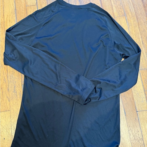 LA Kings unisex shirt🖤worn once for a company event🖤like NEW!! women’s sizing - Picture 2 of 9